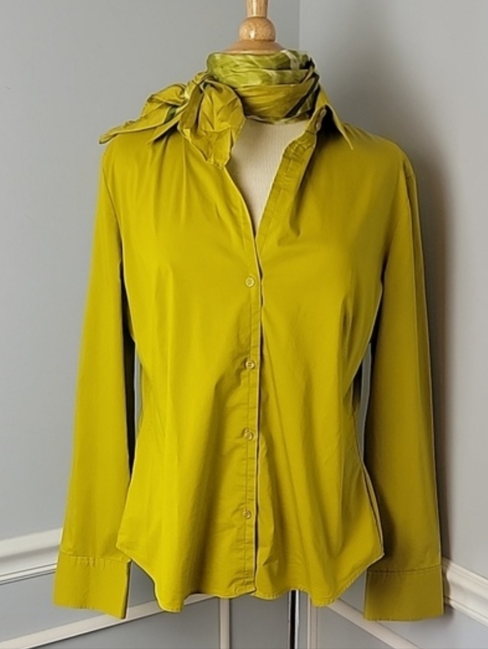 NEW YORK &‎ COMPANY Chartreuse Animal  Abstract Print Retro Fashion Neck Scarf
